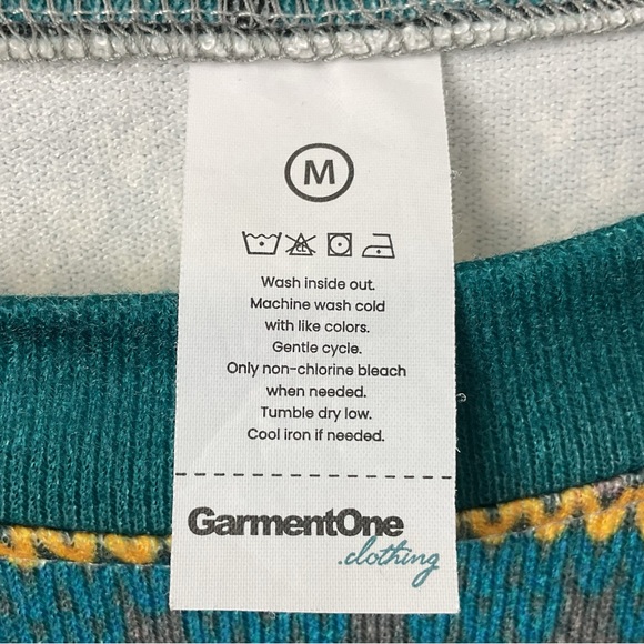 Pre-Owned GarmentOne Men’s Dungeons and Dragons Faux Ugly Sweater, Size M - Picture 4 of 4